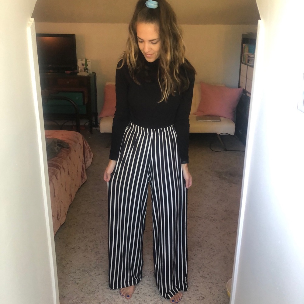 Black & White strolled flowy pants